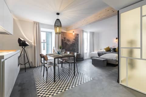 L'Abeille Boutique Apartments — hotel room