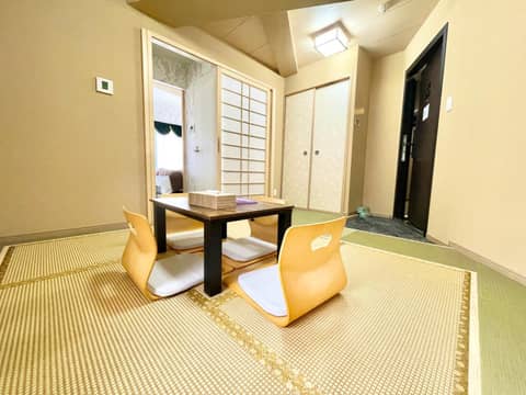 プログレスヒルズ — hotel room