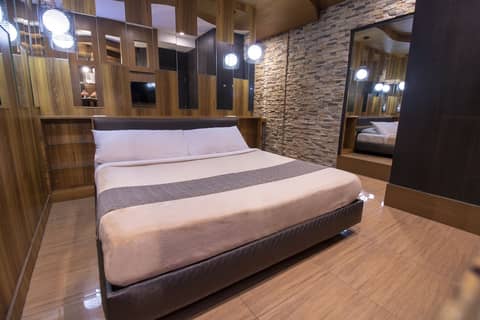 Victoria Court Malabon — hotel room