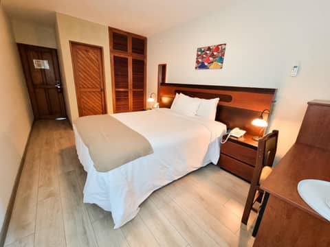 Hotel Las Palmas — hotel room