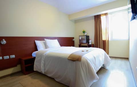 Hotel Las Palmas — hotel room