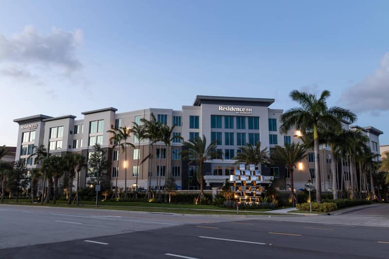 Residence Inn Palm Beach Gardens — building