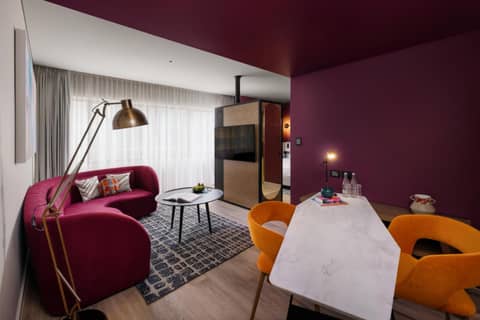 Hotel Indigo Brisbane City Centre by IHG — hotel room