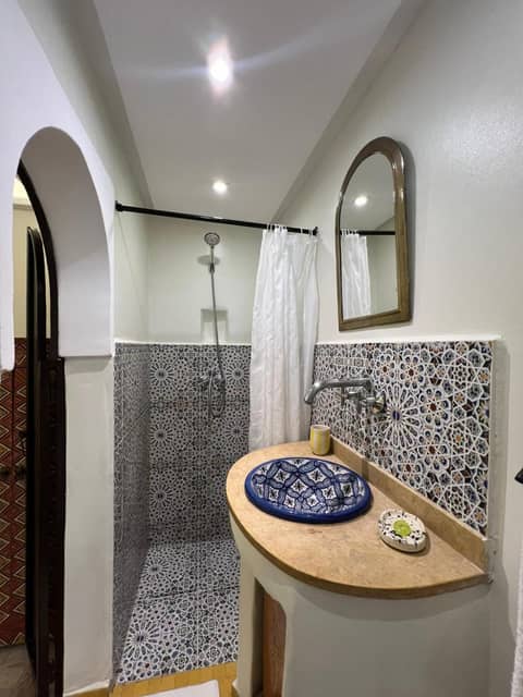 Riad Andalla — bathroom