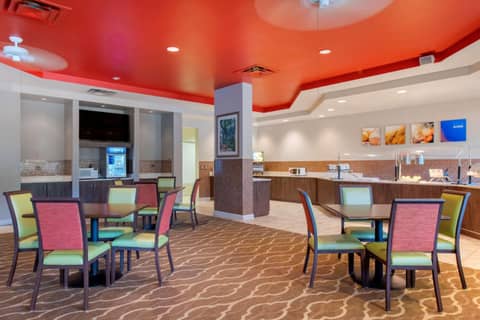 Comfort Suites Maingate East — photo 8