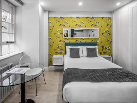Chelsea Cloisters Serviced Apartments — hotel room