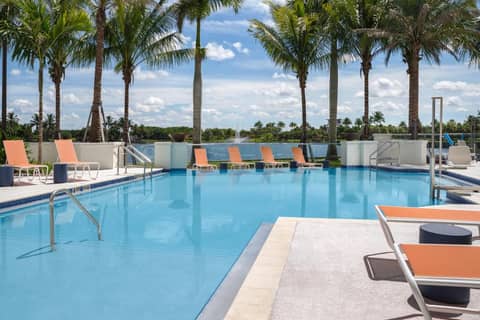 Hampton Inn & Suites Naples South — photo 8