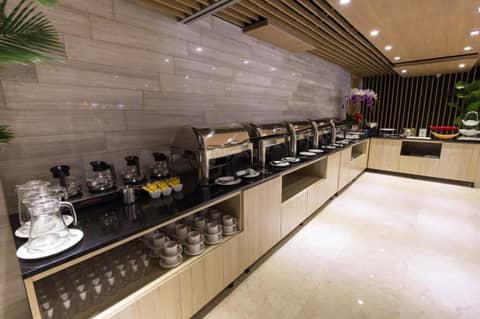 Avanti Hotel — photo 9