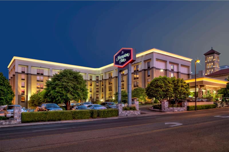 Hampton Inn Nashville / Vanderbilt — building