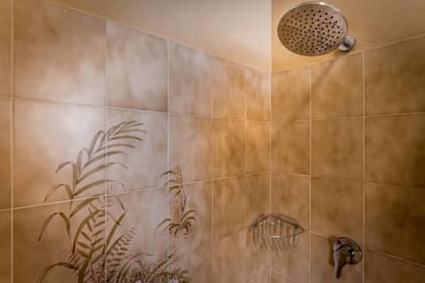 Hotel Mario's — bathroom