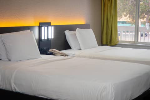 Studio 6 Extended Stay - West Palm Beach, FL — hotel room