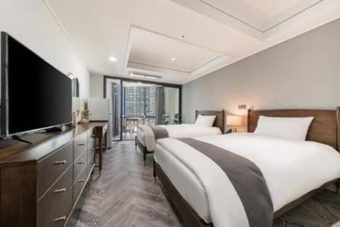 Haeundae Central Hotel — hotel room