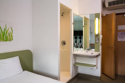 ibis budget Glasgow — photo 6