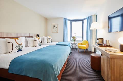 Plaza Tour Eiffel — hotel room