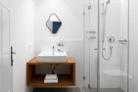 Numa Salzburg Nora — bathroom