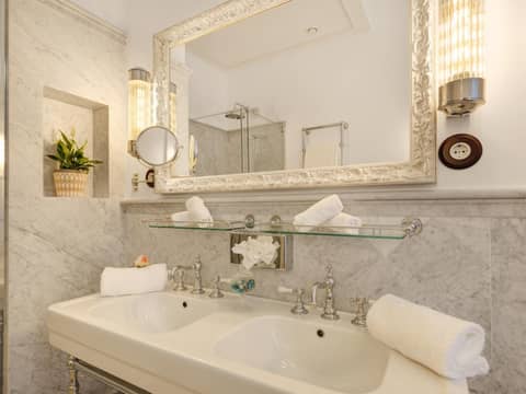 Hotel Gloria de Sant Jaume — bathroom