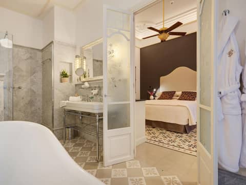 Hotel Gloria de Sant Jaume — bathroom