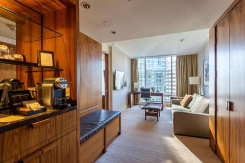 Hyatt Vancouver Downtown Alberni — hotel room