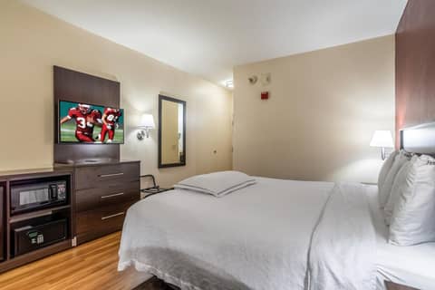 Red Roof Inn PLUS + Phoenix West — photo 3