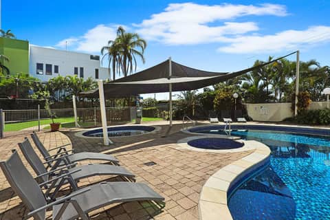 Palmerston Tower on Southport Broadwater — recepcion & lobby