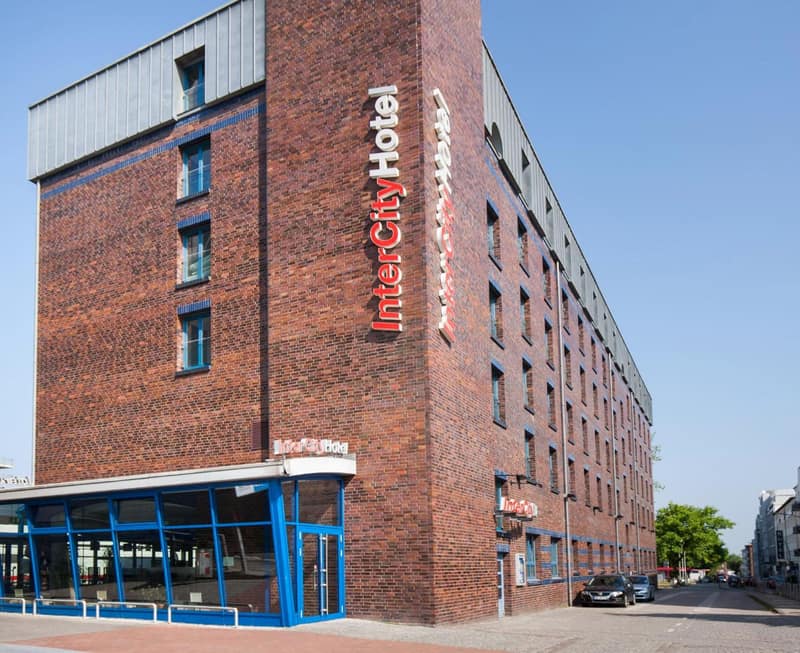 IntercityHotel Hamburg Altona — building