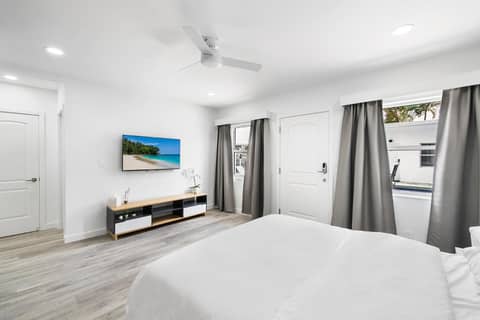 The Hotel Deauville — hotel room