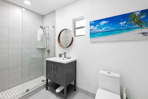The Hotel Deauville — bathroom