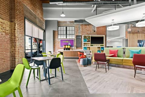 Home2 Suites By Hilton Phoenix Downtown — recepcion & lobby