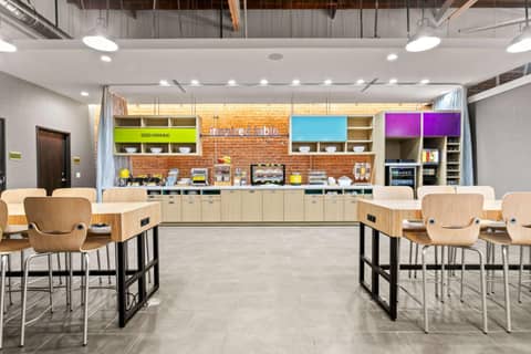 Home2 Suites By Hilton Phoenix Downtown — kitchen