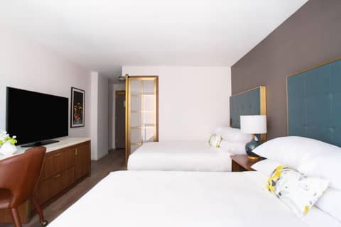 Le Meridien Essex Chicago — hotel room