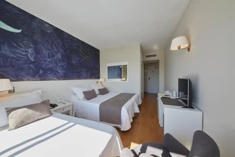 Hotel Joan Miró Museum — bedroom