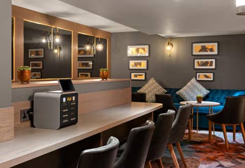 Leonardo Royal London Tower Bridge — hotel reception