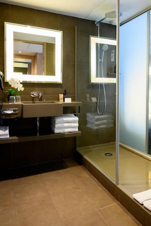 Novotel Paris Les Halles — bathroom