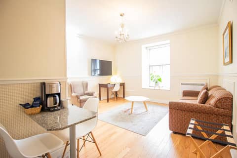 Parc Suites Hotel — hotel room