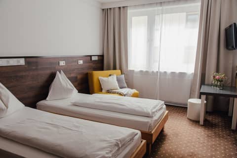 Hotel Drei Kreuz - Self Check In — hotel room