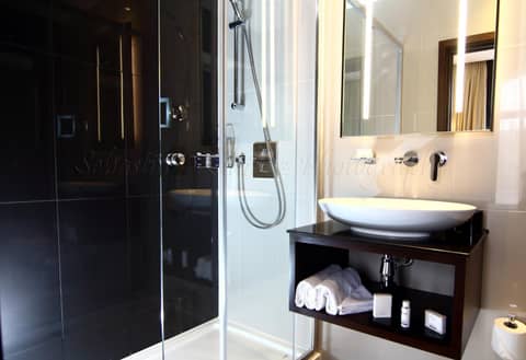Montcalm Piccadilly Townhouse London West End — bathroom