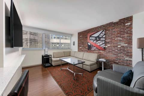 The Royal Sonesta Chicago Downtown — hotel room