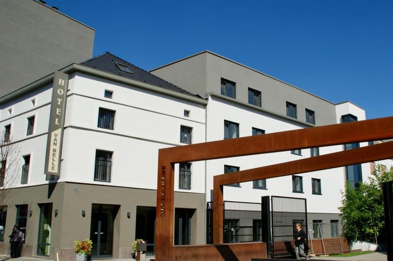 Hotel Van Belle — building