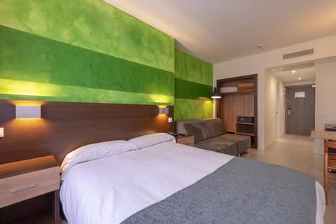 Apartamentos Recoletos — hotel room