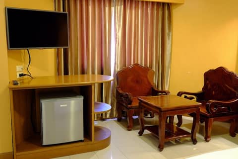 PJ Inn Pattaya — hotel room