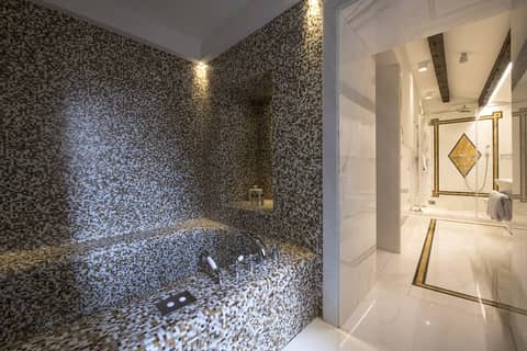 Hotel Nani Mocenigo Palace — bathroom
