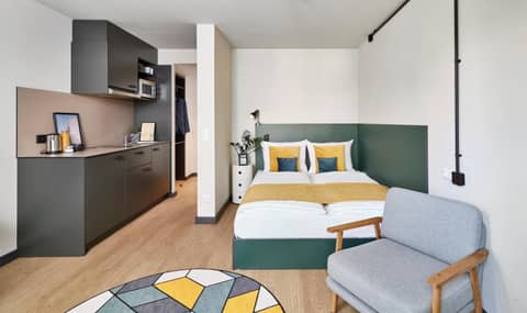 Living Hotel am Olympiapark — hotel room