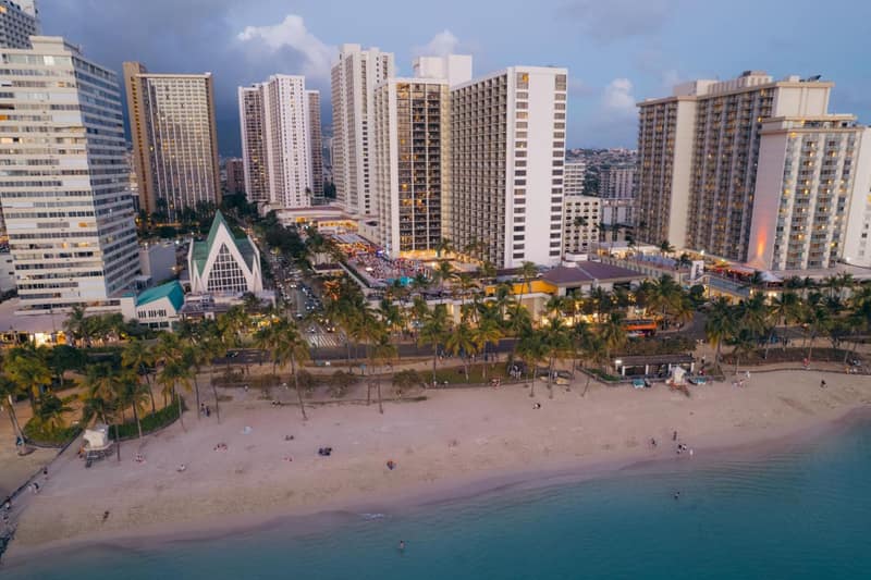 Waikiki Beach Marriott Resort & Spa — building