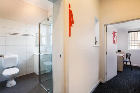 Granville Hotel — bathroom