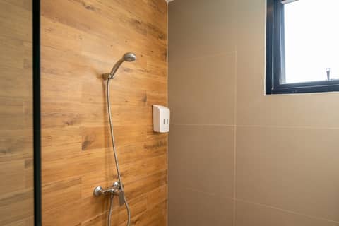 Thames Tara Private Pool Villa Rawai Phuket — bathroom
