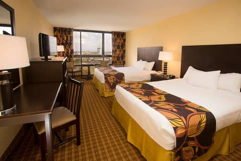 Ramada Plaza by Wyndham Orlando Resort & Suites Intl Drive - Newly Renovated! — hotel room