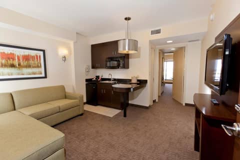 Ramada Plaza by Wyndham Orlando Resort & Suites Intl Drive - Newly Renovated! — hotel room
