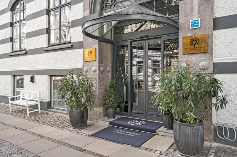 Best Western Plus Hotel Hebron — building