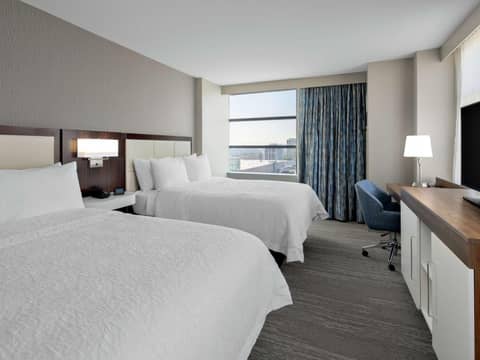Hampton Inn Chicago McCormick Place — hotel room