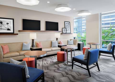 Hampton Inn Chicago McCormick Place — lounge